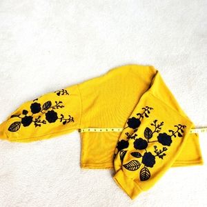 Vintage cropped embroidered sweater